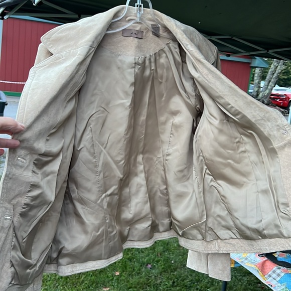 i.e. Leather Jacket - Picture 3 of 5